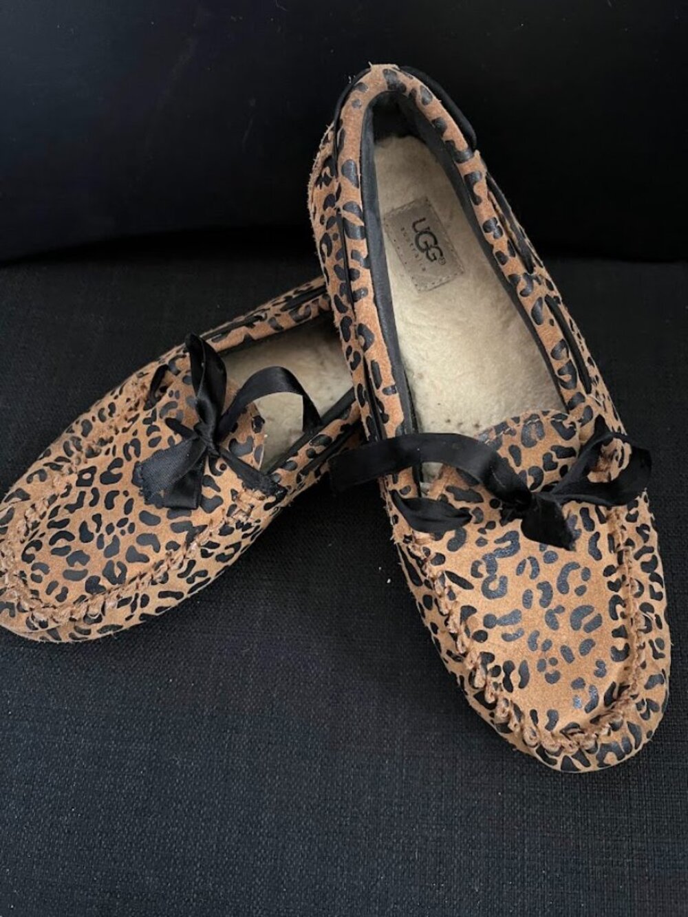 UGG Dakota Leopard Print Suede Sheepskin Lined Moccasin Slippers Size 5